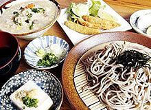 忍野名物のそばは絶品