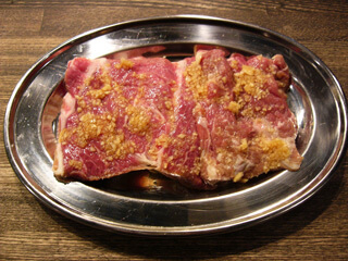 新鮮なラムをつかっているので、両面をサッと焼けばいただけます