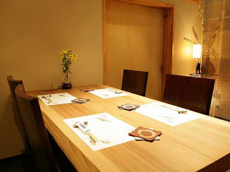 檜の優しい温もりを感じながら穏やかな時間を楽しめる