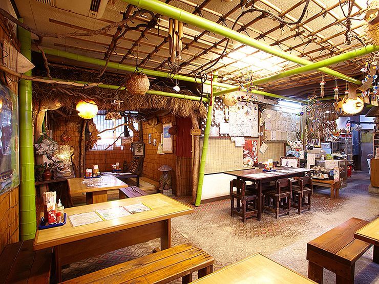 古民家風の店内は、懐かしく落ち着いた雰囲気となっております