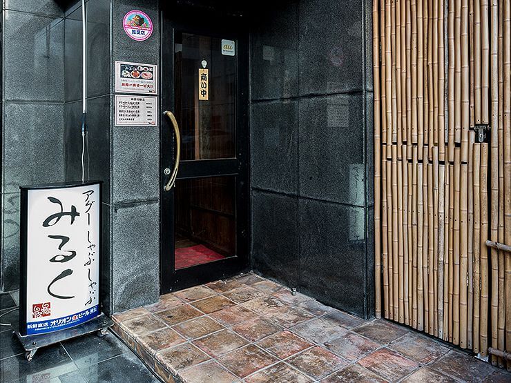 女性にも入りやすいオシャレなエントランス、女子会にいかが？