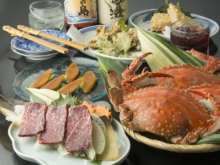 看板メニューは2週間ごとに献立を一新する『季寄コース』