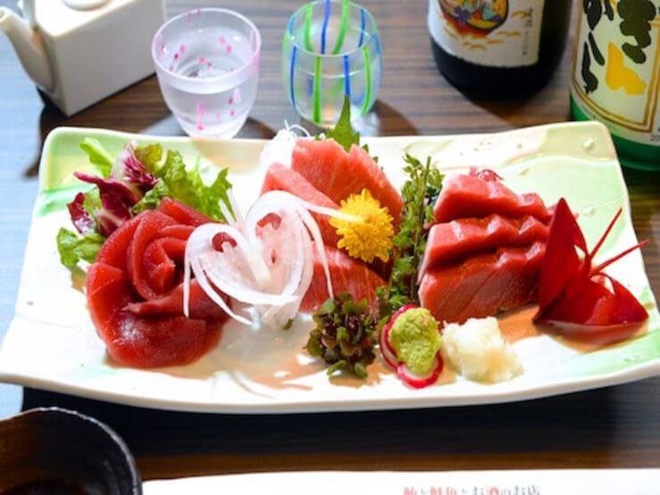 ひとりでのんびり過ごすのに最適なカウンター席もあります