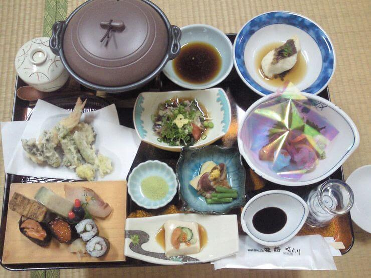 料理内容、お値段3000円～15000円で美味しい懐石料理が食べられる。