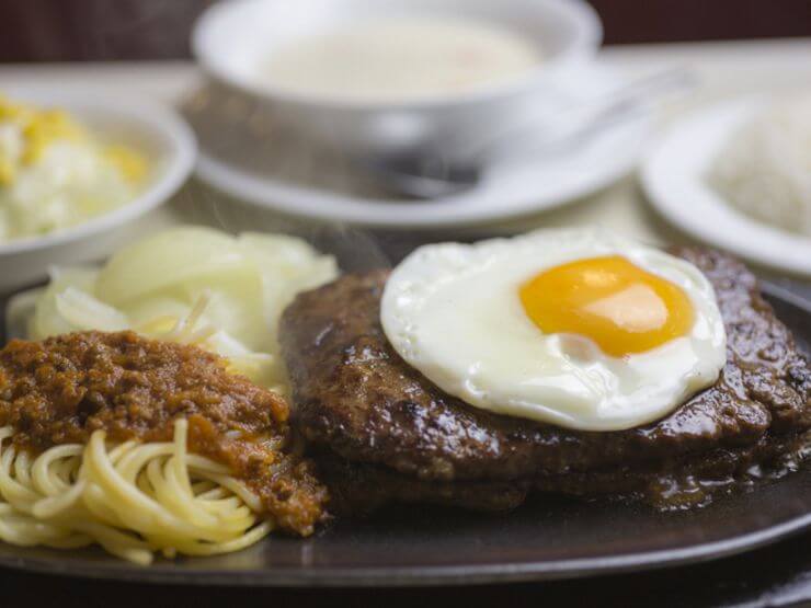 ミンチ肉以外は、玉ねぎとパン粉しか入っていない『ハンバーグステーキ』