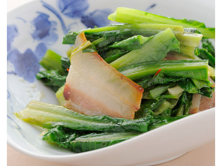 中国野菜を使う料理は、コクや旨みが強い本国のものを空輸で取り寄せる