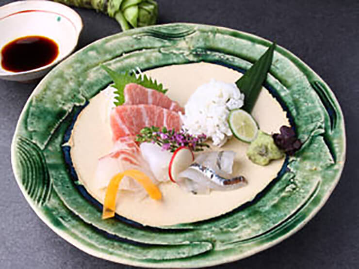 紀伊水道の新鮮な海鮮を味わえる『季節のお造り盛り合せ』