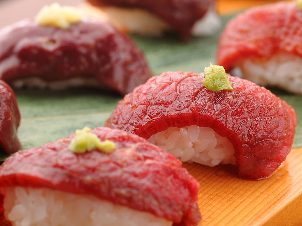 禁断の生肉寿司